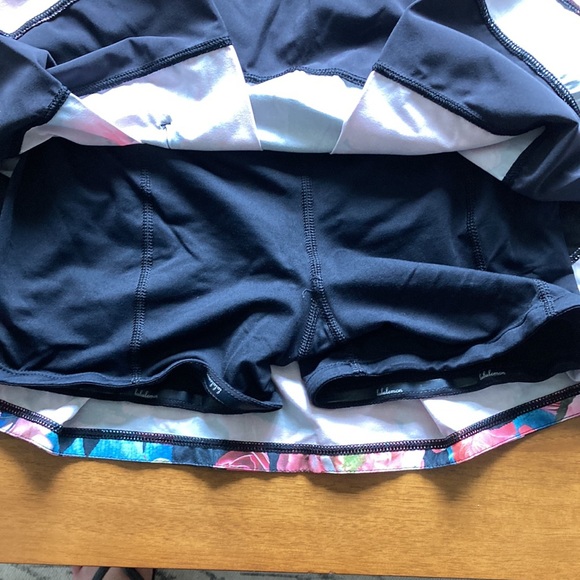 Lululemon running skirt size 2 - Picture 4 of 7